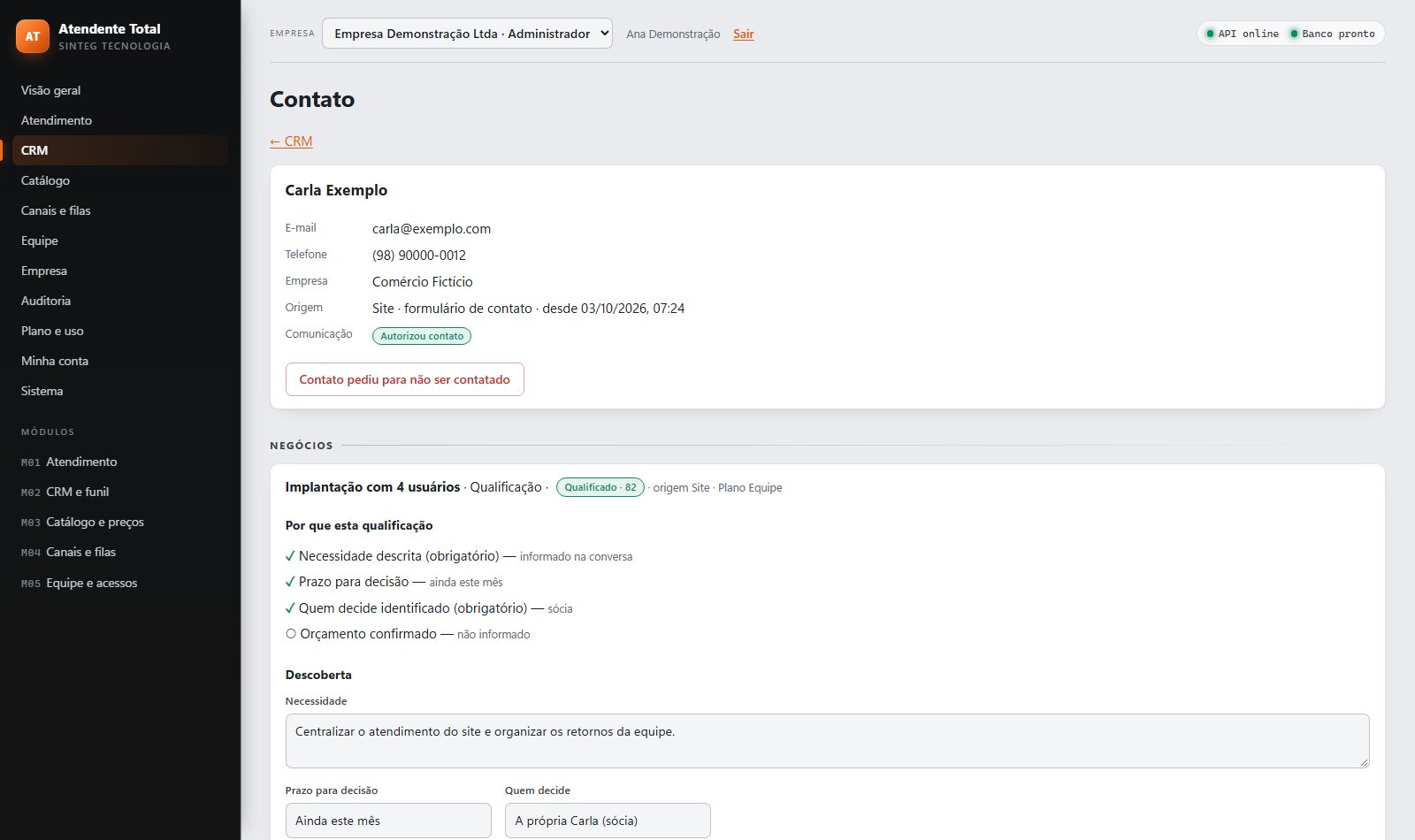Ficha de contato do CRM com dados do cliente, autorização de contato e critérios de qualificação do negócio